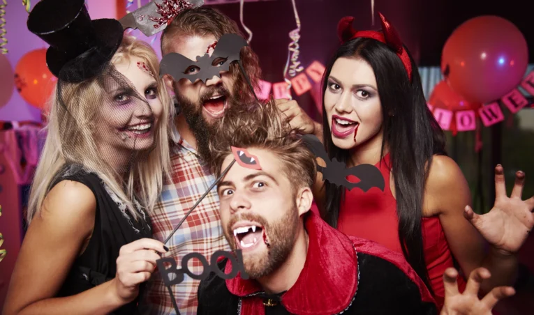 Парти Центърът във Funky Monkeys Escape Hub: Перфектното място за празнуване след ескейп игра